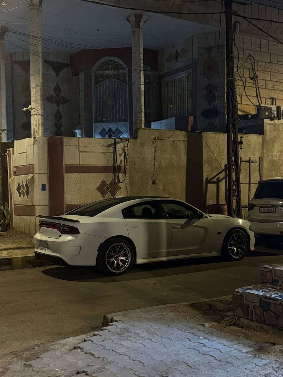 جارجر ارتي ٥٧٠٠ موديل ٢٠١٦ الحادث موضح بالصورة والباب العكس السائق مبدل جاهزه للاخير وبيها بارد مابيها اي نقص سنوية جديدة لل٢٩ هزة جديدة  شرط التحويل رقم قادسية 
السعر 180 مكان السيارة البصرة ***********
