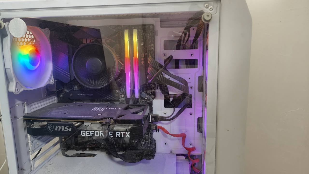 السلام عليكم
كيس ألعاب قوي لتشغيل أحدث الألعاب وبرامج المونتاج والبث المباشر
المواصفات:
🔹 كرت الشاشة: MSI GeForce RTX 3060 Ti Gaming X
🔹 المعالج: Intel Core i5-10400F
🔹 الرام: KingBan RGB DDR4 حجم 16GB (8×2) بسرعة 3600MHz
🔹 الهارد الأول: SSD نوع DG سعة 128GB
🔹الهارد الثالث M.2 1T الهارد الثاني: HDD نوع HITACHI سعة 1TB
🔹 المذربورد: MSI Z490-A PRO (يدعم 4 منافذ رام وكرتين شاشة)
🔹 الباور سبلاي: AIGO 650W
🔹 الكيس: Fantech مع 4 مراوح RGB
سعر 830 
*********** واتس
