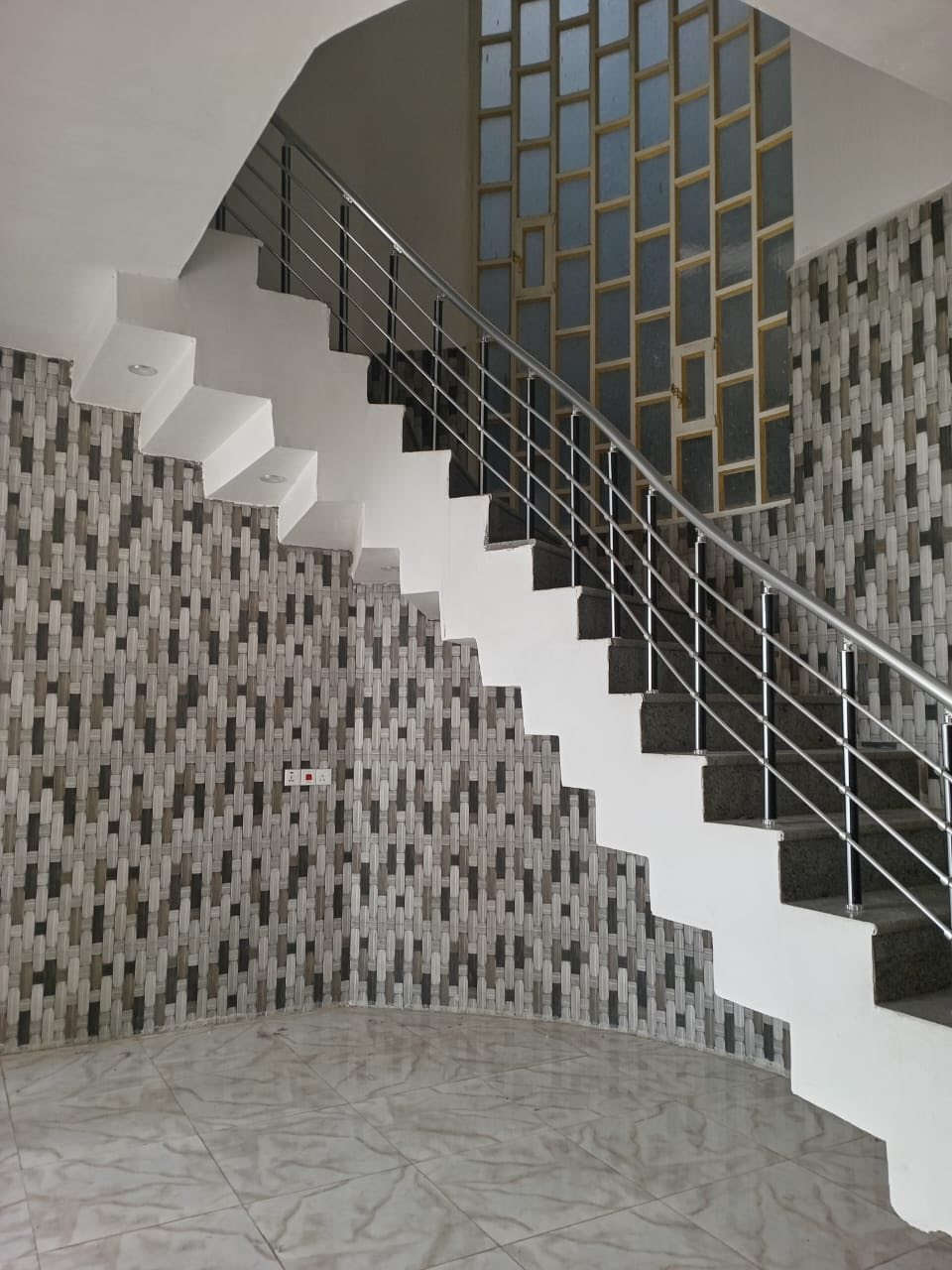 دار سكن طابو صرف في ( حي الزيتون )
مقابيل بيت ( نبيل نور لحمود )

مساحة ١٥٠ م - بناء طابوق - سقف صب كونكريت 
( طابقين ) - طابق 1 - غرفة نوم واحدة + صحيات
طابق 2 - غرفتين نوم + صالة + صحيات 

( ٣ غرف نوم )+ صحيات خارجية 
بناء درجة أول - كل لبيت سيراميك وجاهز من كلشي
( تحويل مباشر )

للاستفسار مراجعة مكتب غازي للعقار   
واسط - الزبيدية - قرب أفران المائدة  *********** 
***********
