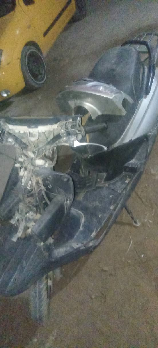للبيع دراجة ياباني متروكة عوزهة بس الهلال مال هندر شغالة مكينة ما مفتوحة ب80 مكانهة كربلاء الحر  ***********
