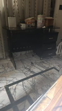 ميز • للبيع • تواصل خاص