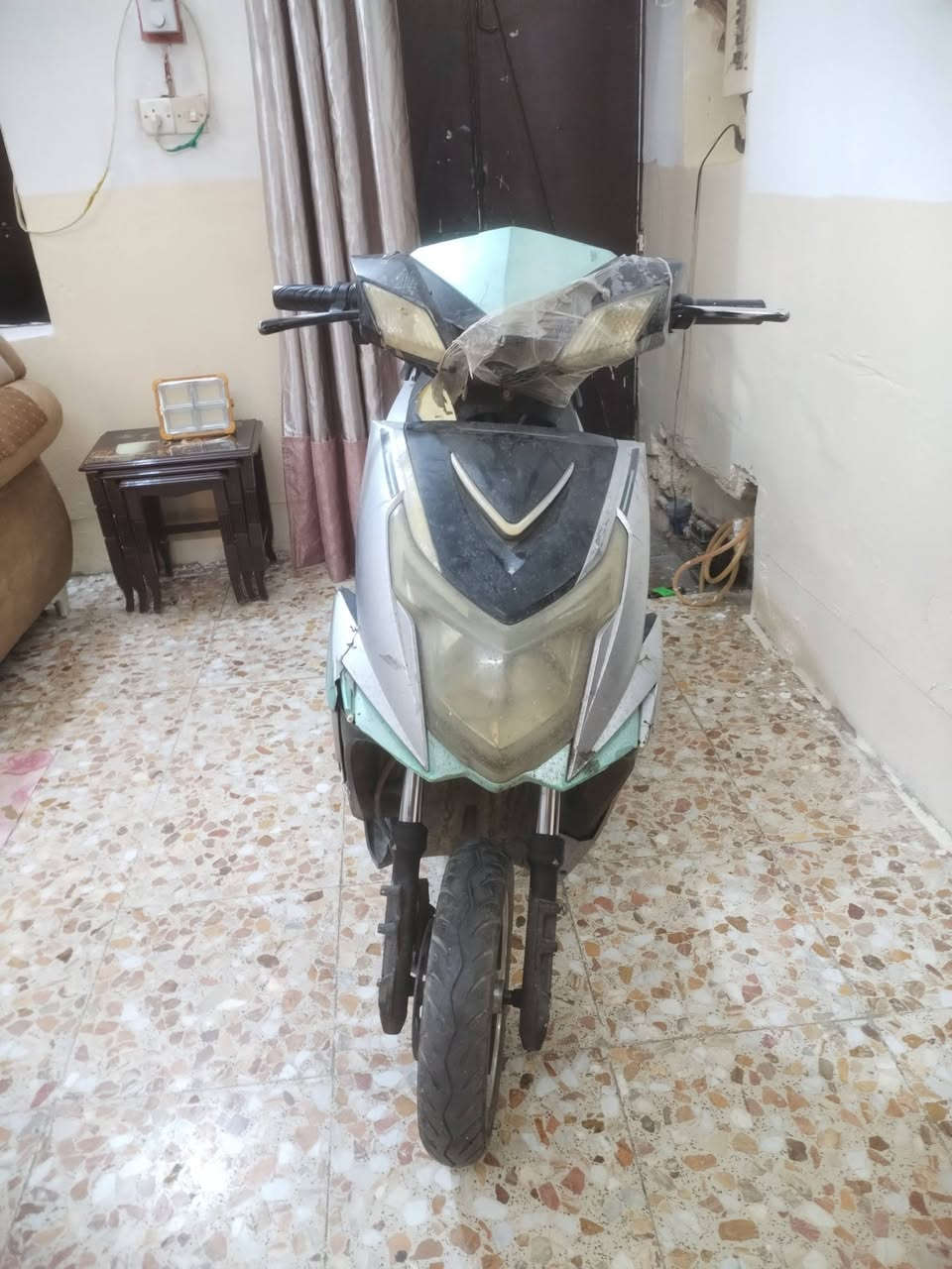 للبيع مكان الكريعات رقمي *********** بي واتساب شغاله السعر 250 بيه مجال حك الجيه
