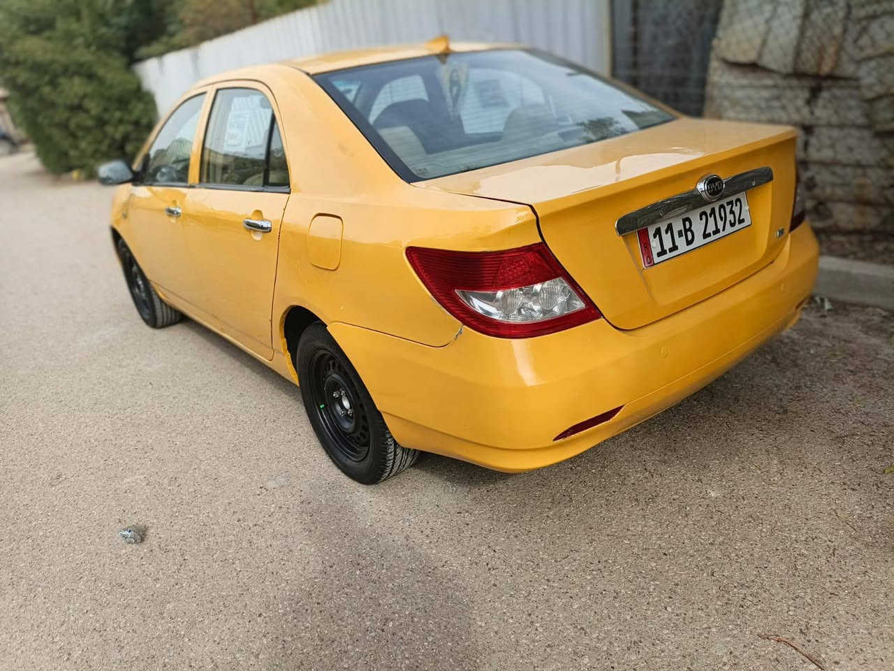 سلام عليكم
للبيع BYDF3 
بسمي تحويل ثاني يووم 
السيارة بيهاا كم قطعه صبغ فقط
مكينه جديده هسه شادهاا + صدر جديد + تخم مجااول+
عبوه بنزين + بلكاات السيارة ربع متذب عليهاا 
مكااني بغداد الرصافه
*********** بي واتس اب 
السعر 48 وبيهاا مجال
