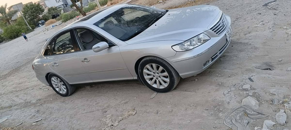 سلام عليكم البيع سوناته أزيرا خليجي غني عن التعريف فول مواصفات
سعر.    94 وبيه مجال جدا قليل  رقم وسنويه وهزه جديد بسمي تحويل بنفس الساعه 
محرك وكير بلكارتون ارغب حجم 2700  نشطه جدا وقتصاديه 
تبريد. ثلج قطعتين   (مديل 2008)
داخل خارج  نظيفه جدا.  مامحتاجه. اي جاهزه. 
صبغ حزام بسبب الجراد صبغ فرن حراي منتاز   بيه طخه بسيطه من جهة  أيمن   قماره وقبق جنطه بلادي صبغ بس حزام 
صدرين  جديد  السيارة مال جني ترايك من زاخو الى الفاو شرط بنيد ماتفتح.  وخلاف الصور والكلام كروتك مرجع على حسابي  ***********
