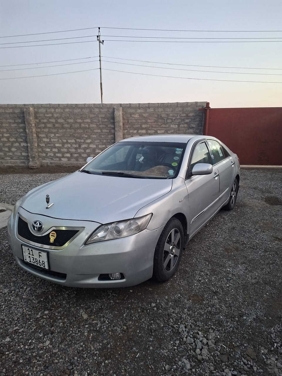 السلام عليكم 
كامري للبيع موديل 2007 
رقم بغداد دولي سنويه جديده تحول مباشر 
تبريد شرط كهربائية كلها شغاله محرك كير شرط
تواير جداد فلنجات امامي جداد سياره جاهز 
السياره مصبوغه عام تفاصيل اكثر اتصل ***********  السعر 93 وبيها مجال
