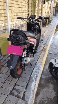 سلام عليكم شباب دراجه سكنس للبيع دراجه
جاي امشي بيها وطفت نار واصاله بيها وبانزين مفولها مكاني بغداد السعر 650 الرقم ***********
