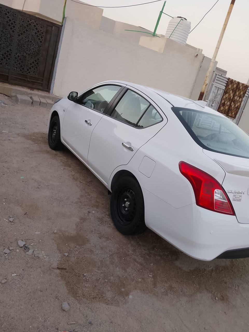 نيسان صني للبيع موديل 2024 ماشيه 25 ألف مكان بصره زبير الرقم ***********
