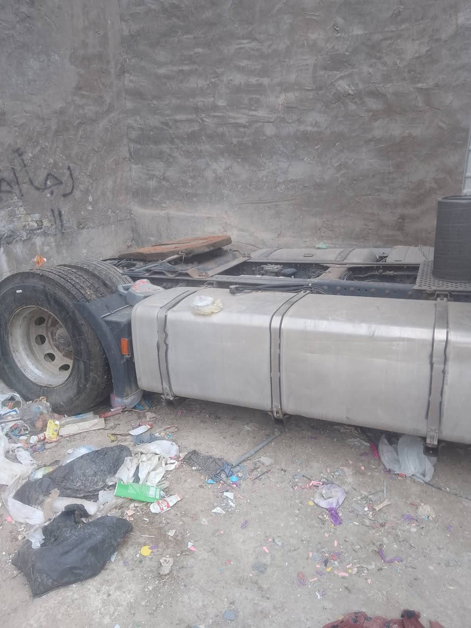 سلام عليكم عندي افيكو للبيع مديل 2007 الون أبيض مكينه بيهه بخار وفطرشاصي مضروب باج مربوطه برار بس البراد ماكو السعر90 بيهه مجال ***********
