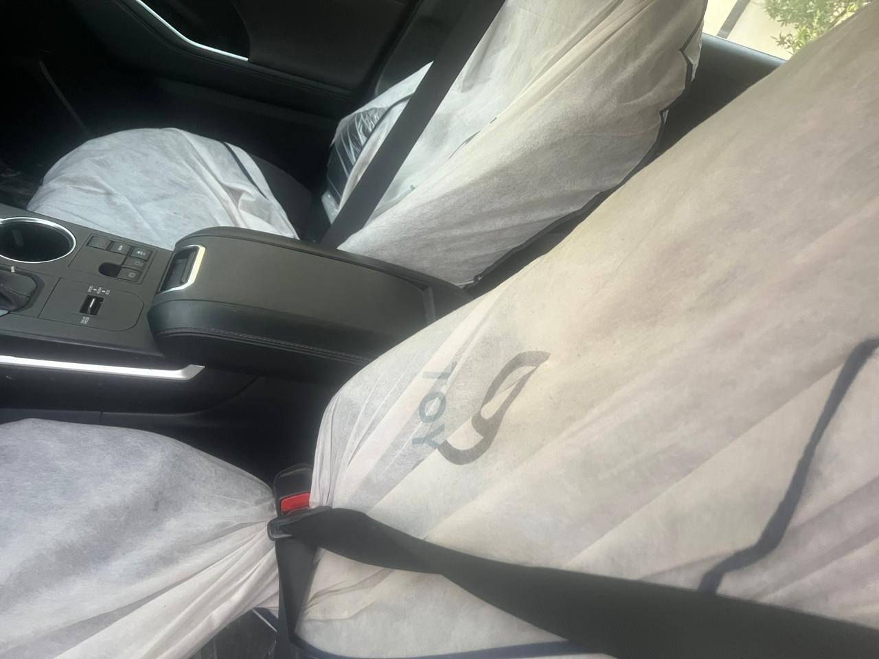 هايلندر 2023 للبيع
قطعتين باب وجاملق جهة السايق
4 توربو
ماشيه 8 الف 
السعر 280 وبيها مجال 
رقم الموبايل ***********
