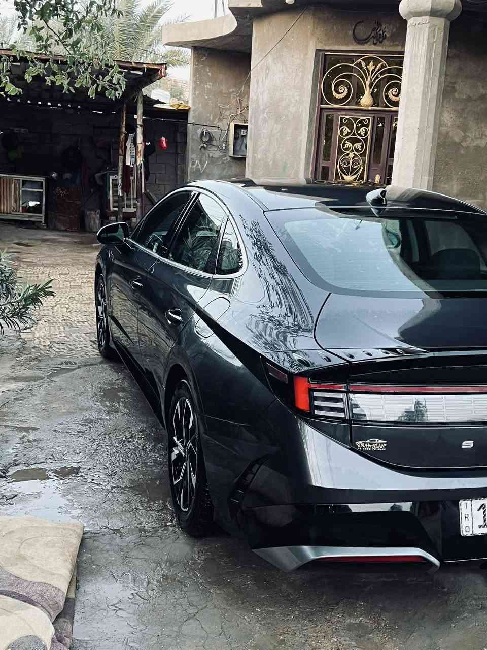 السلام عليكم للبيع سوناتا موديل (25) وارد أمريكي حادث بل جنطة شبر بدون صبغ السيارة مكفوله رقم بغداد تحويل ثاني يوم فول مواصفات واحد على واحد عده الفتحه الون فيلي ماشيه (25) بعدها زيرو السعر (220) وبيها مجال لاستفسار على الرقم (***********) غير متواجد على الفيس
