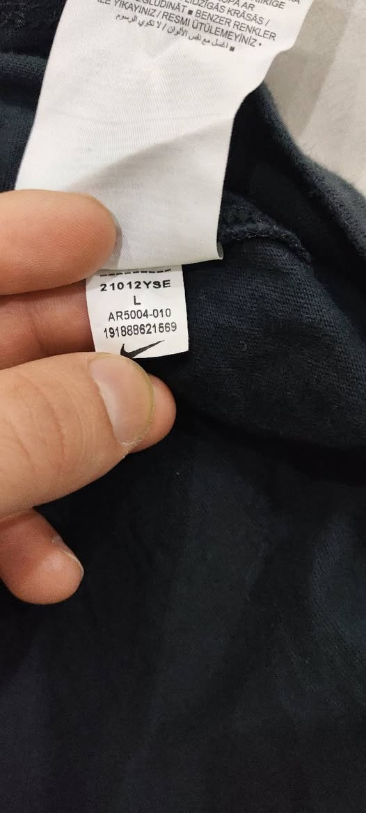 NIKE ✅✅ 
باله اوريجنال 💯💯 
النظافة 💯💯    
L القياس 
55cm عرض الصدر 
72cm الطول 
يتوفر توصيل لجميع محافظات العراق 🚙


**إذا كنت صاحب هذا الإعلان وتريد حذفه لأي سبب، رجاءا أرسل رسالة إلى الدعم الفني**