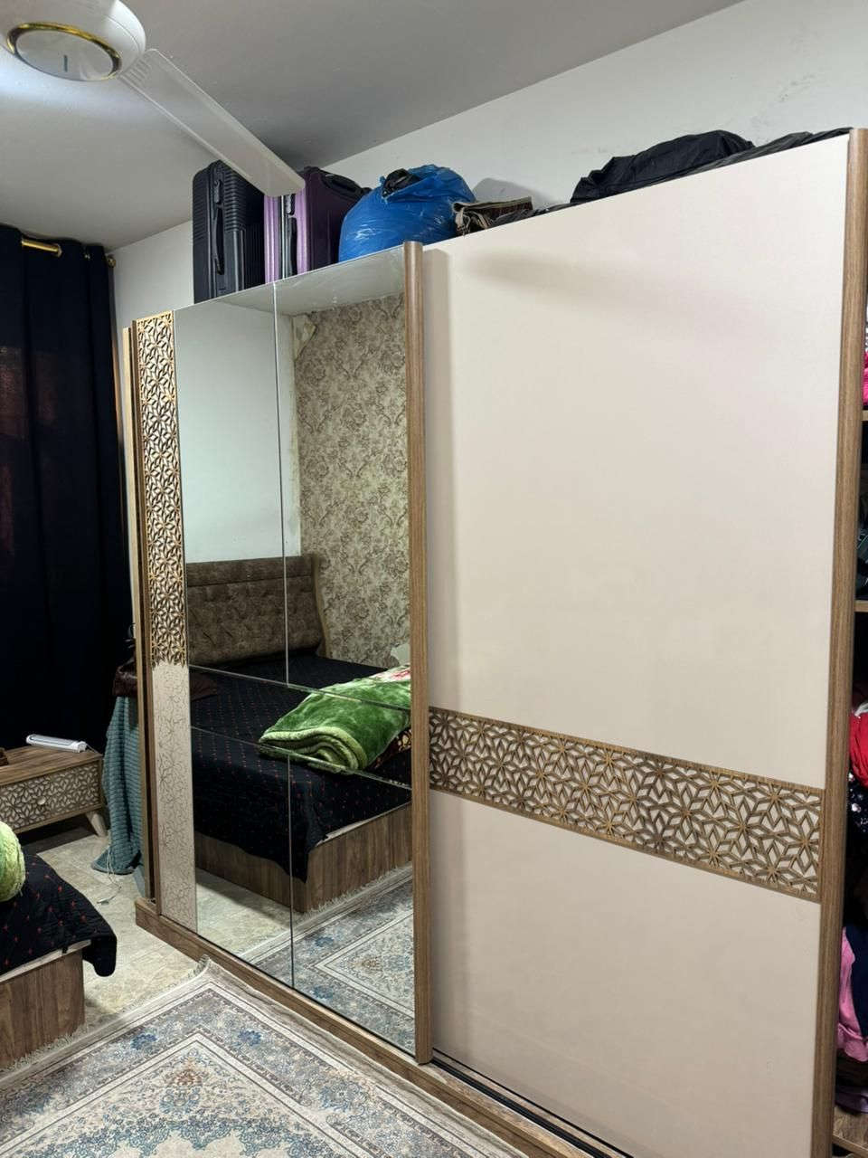 بنات اغراض بيت دا ابيعها لان داشيل بس التشتري تدخلي ❤️🥹

ميز طعام خشب زان مع 4كراسي السعر 175 نظيف كلش 

 واكيد تعرفون سعر الجديد مالته بيش ميحتاج اكتب 

 غرفة نوم ماحذتها من هوم سنتر 7 قطع  اريدها ب250 

 والله يسوون اكثر بس مستعجلة على بيعتهم لان داشيل وقت ماعندي مكاني بغداد حي الجهاد


**إذا كنت صاحب هذا الإعلان وتريد حذفه لأي سبب، رجاءا أرسل رسالة إلى الدعم الفني**