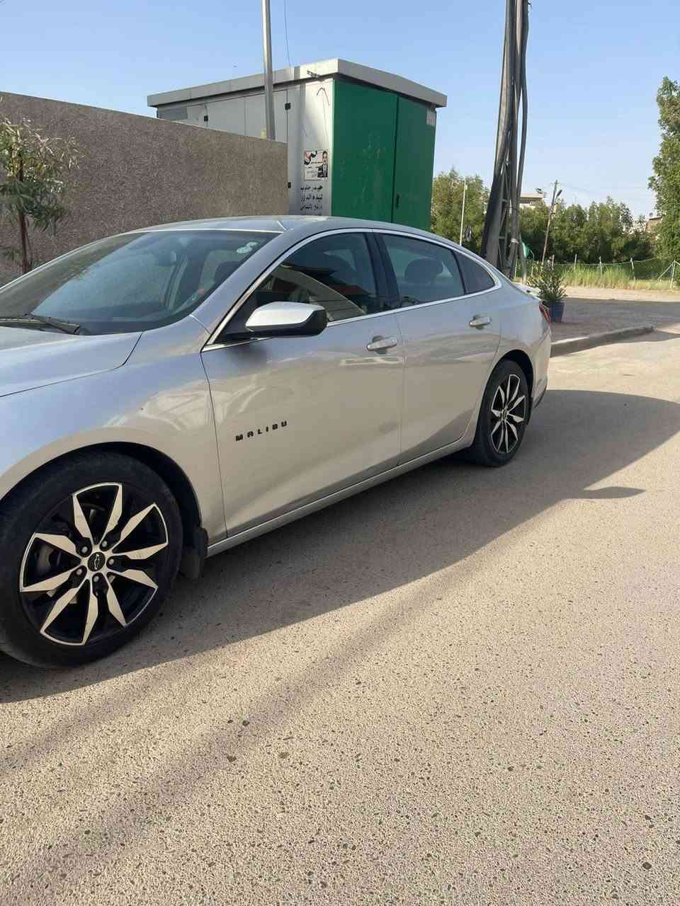 شوفر ليت ماليبو ٢٠٢٠ 
كلين بدون صبغ  بدون ايرباك حادثها مرفق بسيط دعاميه اماميه
كير محرك مكفول 
تبريد ثلج ❄️ مواصفات RS الرياضي المرغوب
بصمه تشغيل وابواب
كرسي كهرباء
اوتو ستوب دكمه 
جنح بلادي
مثبت سرعه
شاشه تحكم سرعه مسار
ويل ١٨ الرياضي بلادي
وهواي مواصفات المعروفه للRS
رقم اربيل سنويه بأسمي شرط التحويل
السياره جاهزه من كلشي مابيها اي نقص
مكان السياره بغداد/ البنوك 
رقم ***********
السعر ١٣٢$
