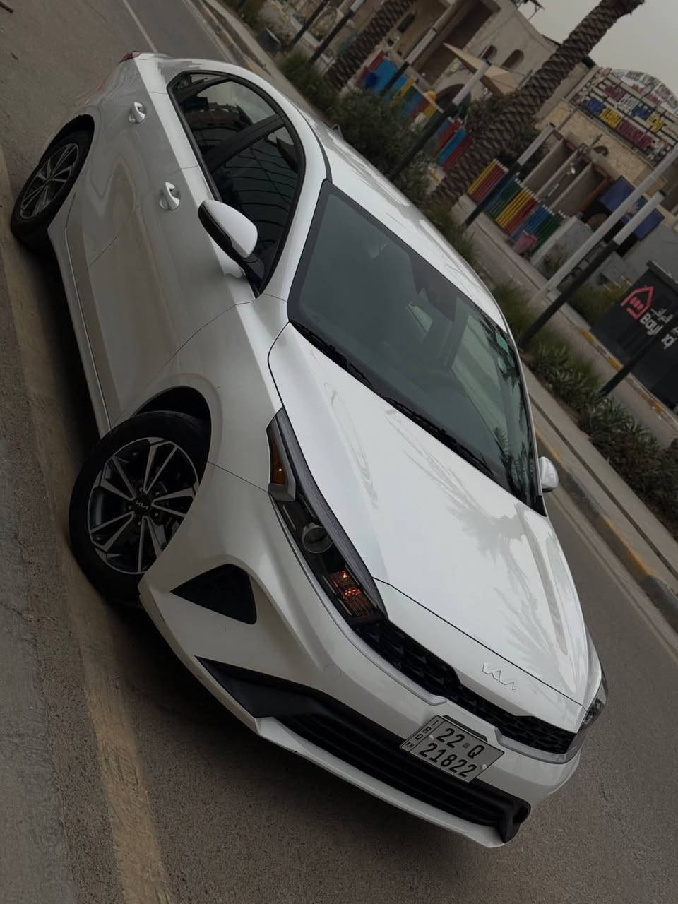 سلام عليكم من رخصت صاحب الكروب كيه فورتي موديل 24 دخول جديد رقم اربيل جديد وهزه جديد موصفات سياره رادار محيطي 360 درجه سياقه ذاتيه شاشه بدون ايرباك ماشيه 30 حادثه موضح بل صوره جاملغ نفسه بارد وجنطه اصليه نفس الون بدلته وليه مصبوغ يعني بدون حوض بدون معجون سياره احله من صوره سعره 175 وبيه مجال مكان سياره بغداد الكراده *********** وعتذر عل يطاله
