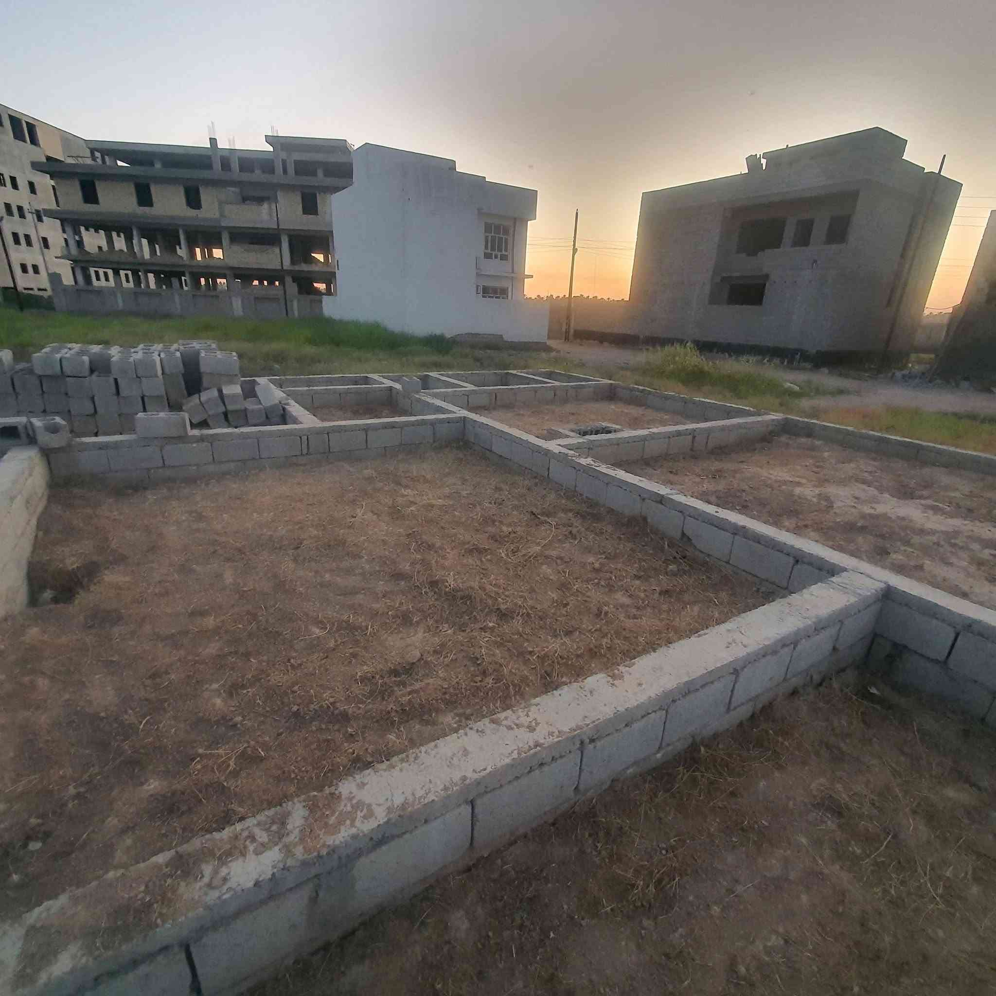بتلو للبيع مساحة 150 m واجهة 10 *15 مجاور مستشفى سلمان اللهيبي  الجديد طريق بعقوبة -بغداد 
الشراي يتصل /***********

