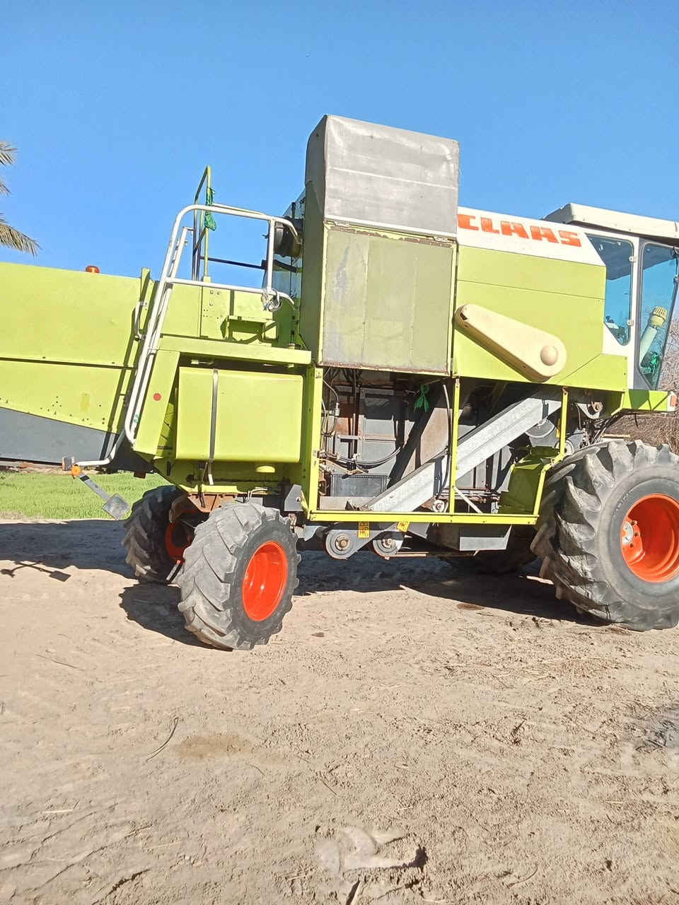 حاصده كلاس للبيع كفاله عامه***********
