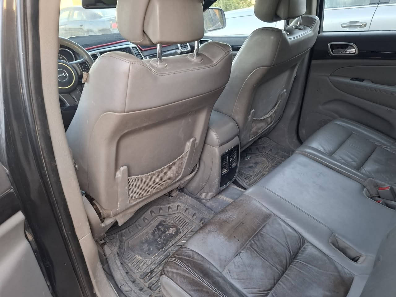 يا الله بيع سريع جيب
جيب وارد امريكي جاملغ وباب فقط الباقي كفالة 

محرك ٦ سلندر 

جاهزة السيارة 

رقم دولي تحويل ثاني يوم

داخل بيجي 

فول عدة الفتحة 

مكاني بابل السعر 130 وبيها مجال 

***********
