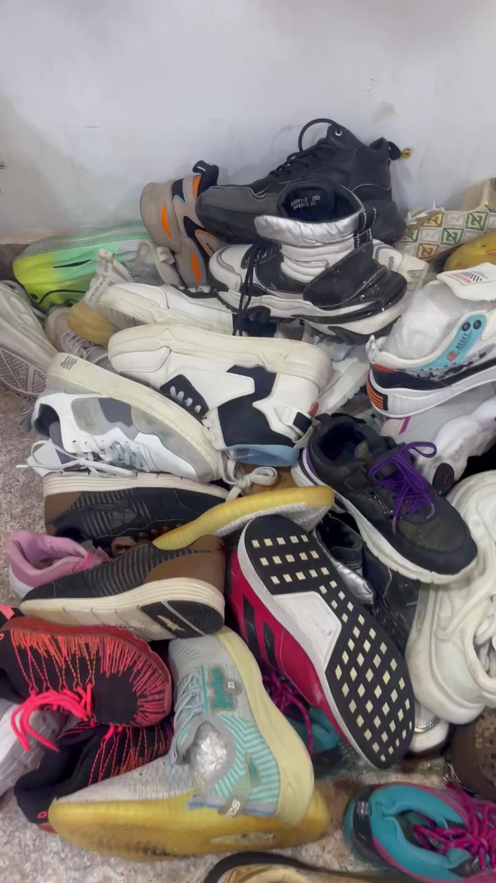 شلعة
شلعة قياسات خبط ٣٥ لحد ٤٤
٤٠ قطعة ب ٤ الاف فقط 
بي مضروب وبي نظيف وبي يحتاج غسل وبي فيتنامي وبي صيني وبي كل القياسات خبط بخبط صاير الي يريدة خل يراسلني 
***********
