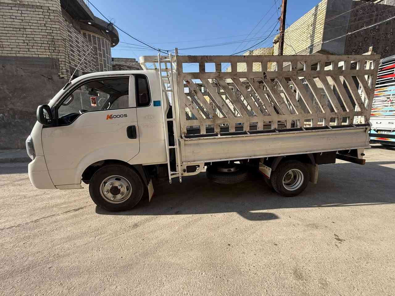 تحيه طيبه كيا فحل 4000 موديل 2021 مفتوح مو مسكر رقم بغداد خمس نمر السعر 172 الهاتف ‭+964 771 009 5788
