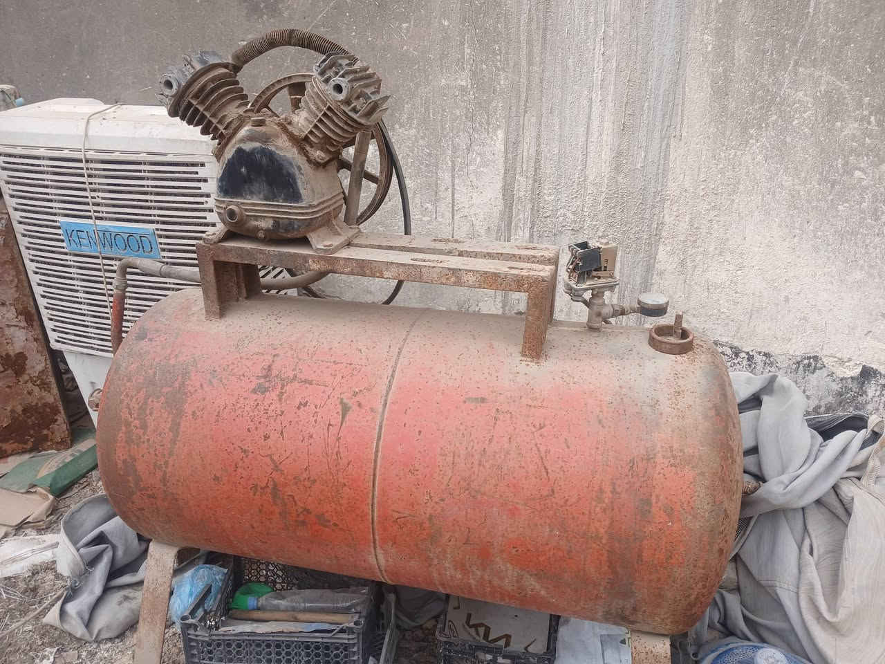 سلام عليكم تاروسه البيع ماطور كهرباي يطالي السعر ٣٠٠ وبيه مجال بصيط الاستفسار عل رقم ***********
