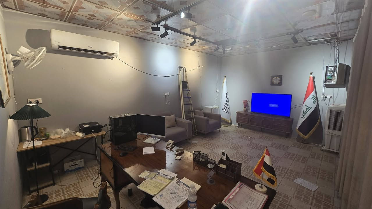 مكتب متكامل للبيع
في مجمع الاميرات الاول مجاور مكوى ايليا 
للاستفسار : ***********
