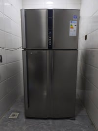 ثلاجة Hitachi مستعمله للبيع سعة 355 لتر  نظيفة ما بيها اي عطل  السعر 6...