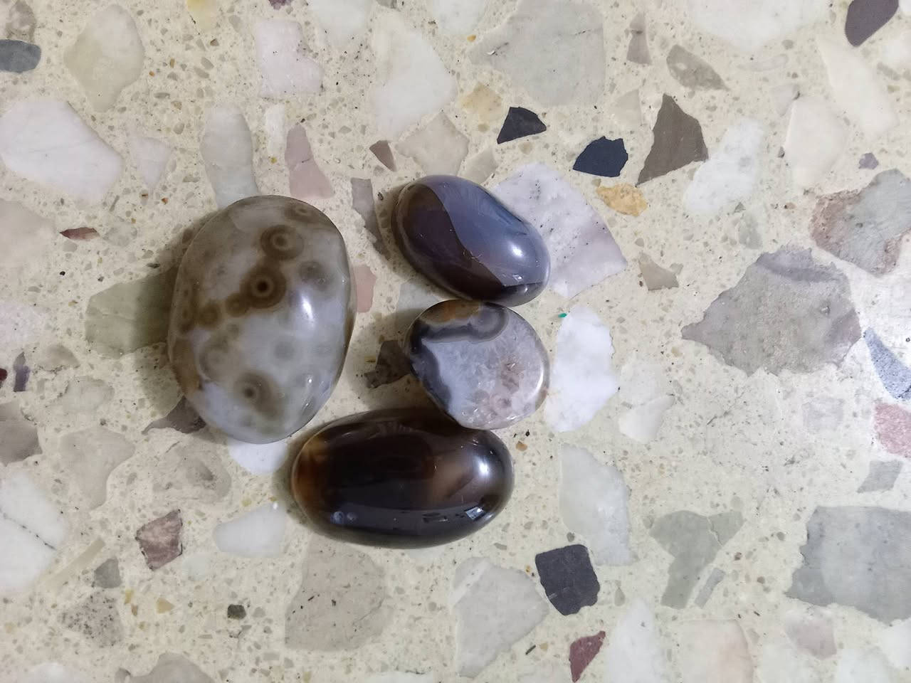 احجار كريمه وسليمانيات ثنين نواعم واثنين وصط احجامهن يجنن مصورات كلهن عيون اربع قطع جوه سعرهم 12 الف التوصيل 5 محافظات  6 توصيل فقط


**إذا كنت صاحب هذا الإعلان وتريد حذفه لأي سبب، رجاءا أرسل رسالة إلى الدعم الفني**