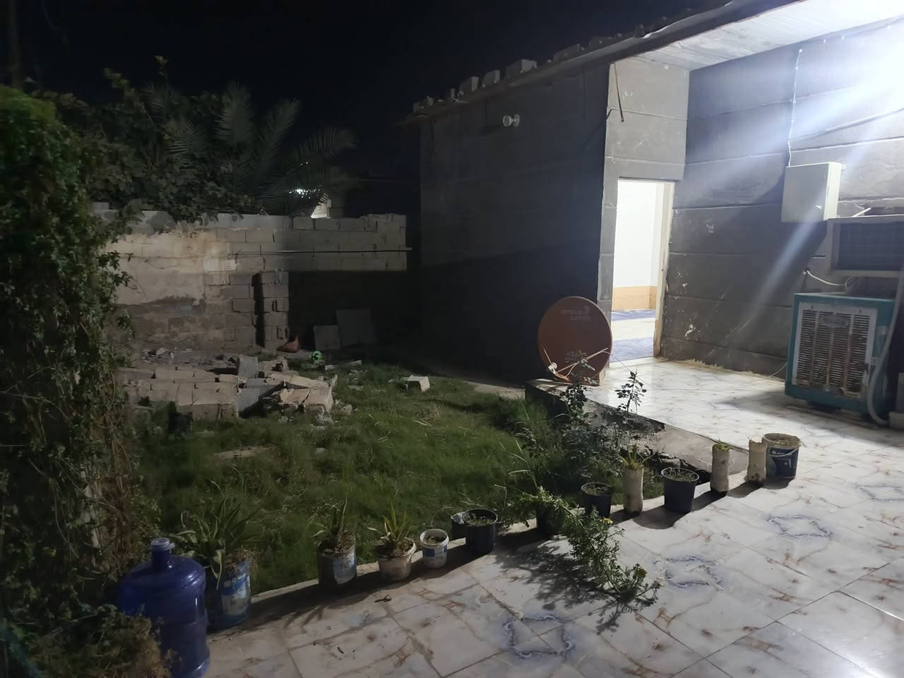 السلام عليكم
دار للبيع 

مساحه ١٨٠

غرفه وهول 

مطبخ ومضيف 

بيت جاهز ركن 

كله مطبك 

حي سكينه 

الشراي يتصل ويدلل

***********

‏‪***********‬‏
