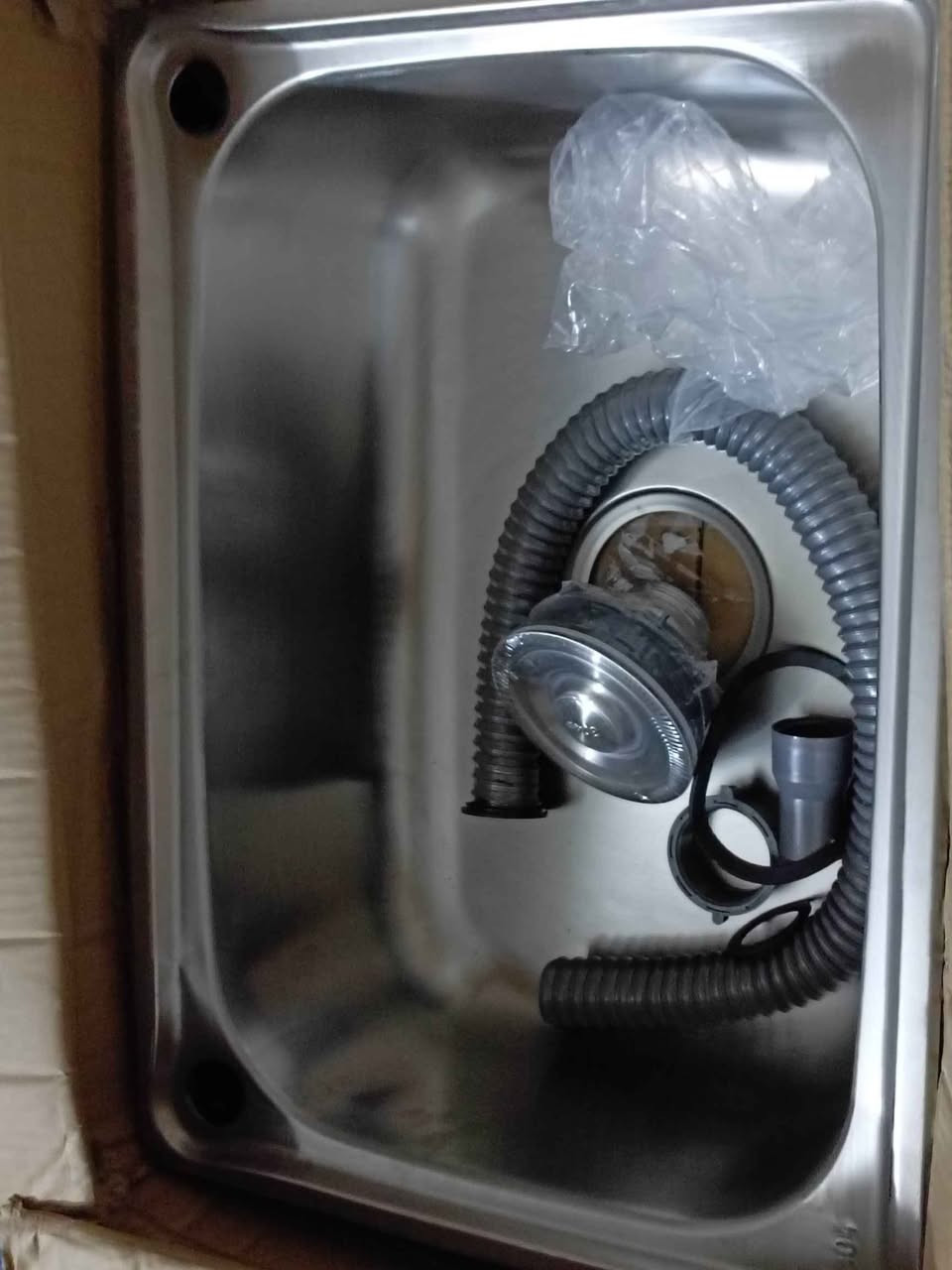 المواصفات:
✅ القياس: الطول 35 سم × العرض 40 سم.

✅ الملحقات: يأتي مع كامل ملحقات التصريف الموضحة بالصور.
✅ التصميم: عميق وعملي جداً للمطابخ الحديثة.
​السعر والعرض:
💰 السعر: 35 ألف دينار فقط.
🚚 يوجد خدمة توصيل لكافة المحافظات. ٥ الاف
​للحجز والاستفسار: مراسلتنا خاص بغداد, العراق


**إذا كنت صاحب هذا الإعلان وتريد حذفه لأي سبب، رجاءا أرسل رسالة إلى الدعم الفني**