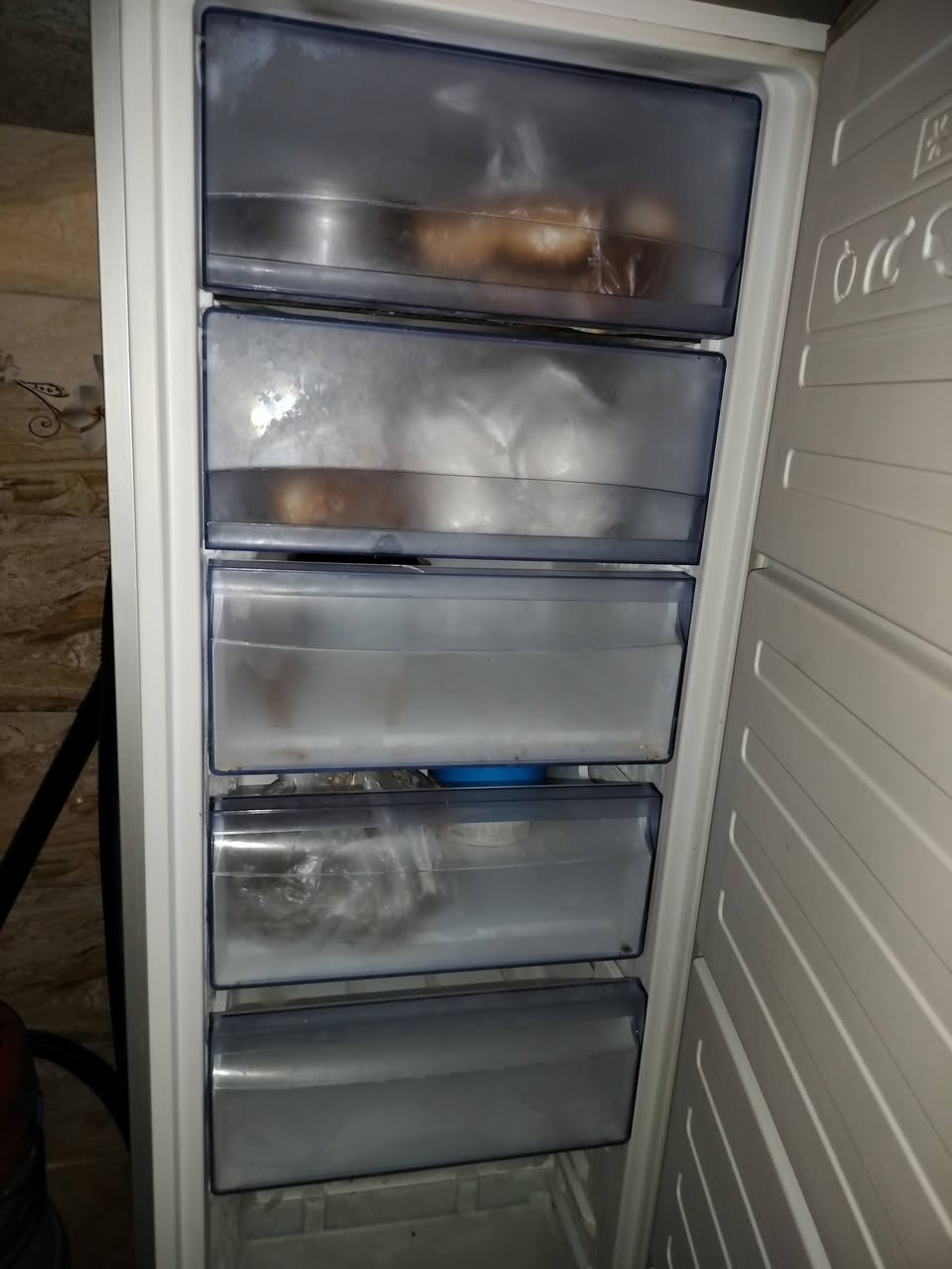 مجمدة عمودي أمريكي
سلام عليكم مجمدة عمودي جديدة  استعمال كلش قليل 
السعر ٤٠٠ الف بيهة مجال بسيط مكاني الحسينية 
***********
