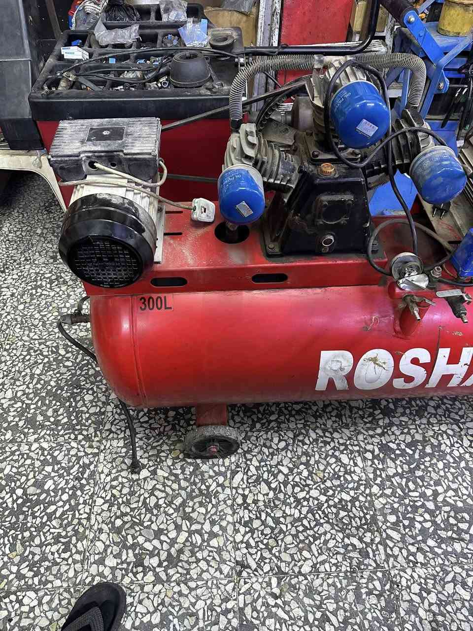 كمبرسير 300 لتر ماركه روشه دبل ماطور دبل تاروسه تاروسه 3 بستم نضيف اخو الجديد استعمال جداً قليل مكانها بغداد بلديات 

***********
