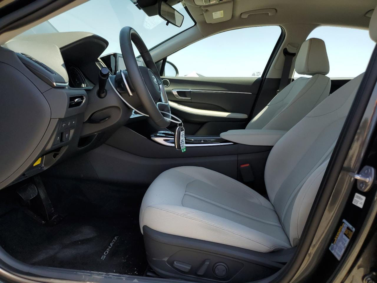 السلام عليكم سوناتا للبيع او المراوس حسب القناعة موديل 2023 هايبرد اني مستوردها على ايدي حادثها الجنطة الخلفية و بدلتها نفس اللون حتى الدعامية مالتها نفسها بدون صبغ وبي دي ار بالجاملغ الخلفي الايسر بدون شاصي بدون ايرباك ماشية حاليا 23 الف رقم بغداد بأسمي مواصفات حلوه بس بدون بانوراما وجلد داخل ابيض مكاني بغداد حي الجهاد قرب مكتب الشارقة للعقار السعر ١٨٥ وبيها مجال للتواصل الاتصال على الرقم ***********
