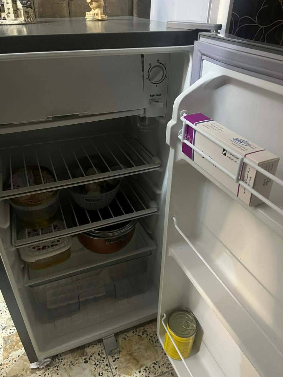 #للبيع 
للبيع ثلاجه صغير  نظيفه وجديده 
سعره ١٠٠ بيه مجال شوي 
طباخ كهربائي  جديد سعره ٨٥ 
عنوان العبيدي
@إشارة


**إذا كنت صاحب هذا الإعلان وتريد حذفه لأي سبب، رجاءا أرسل رسالة إلى الدعم الفني**