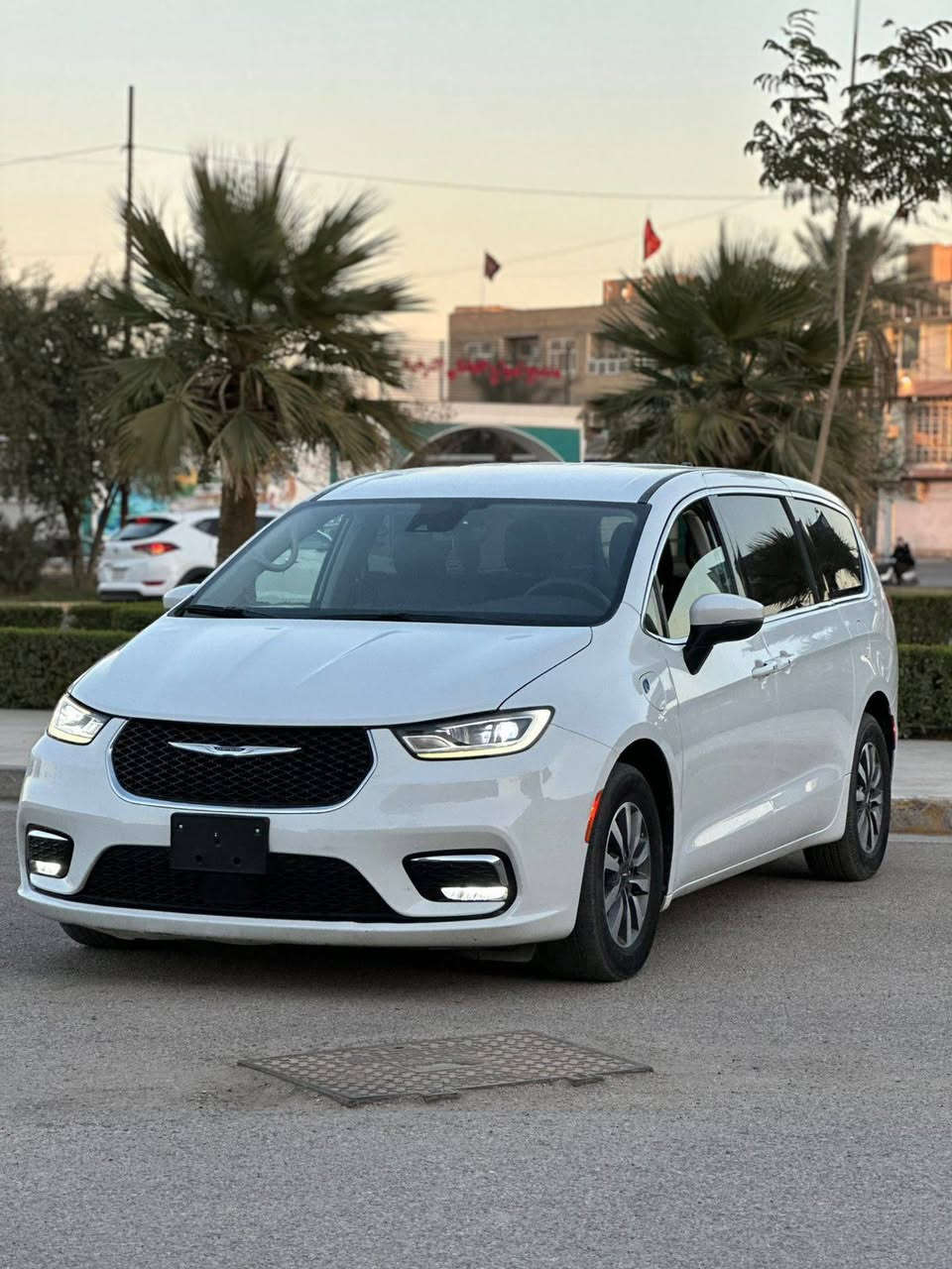 سلام عليكم
كرايسلر باسيفيكا هايبرد  2023 🔥
📍 الموقع: كربلاء 

✨ المواصفات:
🔹 تشغيل بصمة + تشغيل عن بعد
🔹التبريد 3 قطع منفصل
🔹 كشنات كهرباء
🔹 بيبان كهرباء + الجنطة كهرباء
🔹 شاشة + كاميرا خلفية
🔹 إنارة LED أمامية + بك لايت LED
🔹 داخل جلد فخم
🔹 رادار أمامي + نظام تحديد المسار
🔹السياره تترقم جميع المحافظات 
🔹الرقم مجاني لان السياره هايبرد

✅ السياره حلوه ونضيفه بدون حادث بيه كم مكان تكحيل فقط
رقم الشاصي 2C4RC1L75PR608643
صور امريكا بالمنشور 

📏 ماشية: 46 الف
📞 للاستفسار: 
*********** مهندس حيدر
السعر 255 وبيها مجال بصيط للشراي
