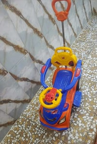 سياره اطفال جديده ونضيفه  السعر 15 يوجد توصيل   07702546410