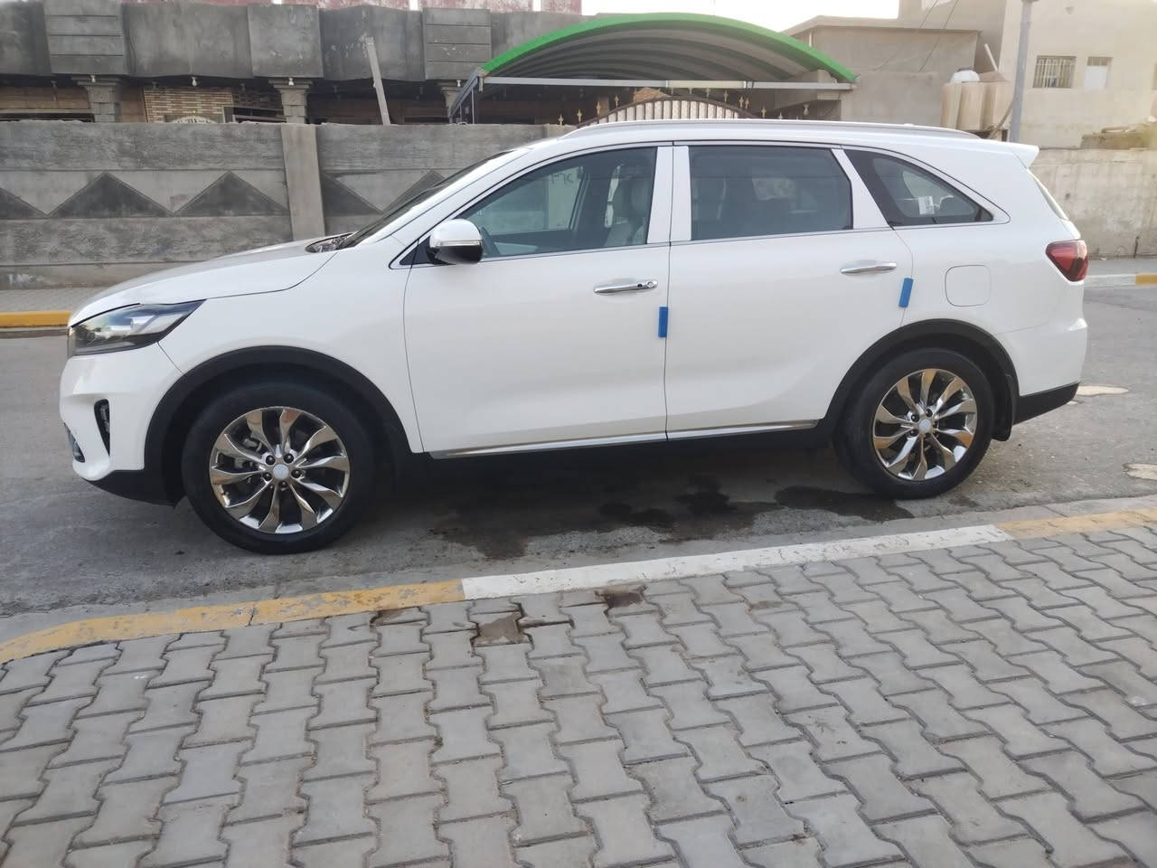 سياره سورنتو ٢٠٢٠  سياره خليجي فول مواصفات بصمه تشغيل وبصمة أبواب بصمة جنطه محرك ٣٥٠٠ سته سلندر كشنات كهربائيه داخل لونين سبعه راكب ثلاث قطع تبرد تحكم أستيرن جهتين كامره خلفيه شاشه كبيره حساس خلفي وامامي ثلاث وضعيات قياده سبورت نيموري درايفر تدعم نضام أيكو سياره مكفوله كفاله عامه من صبغ والضربه والفتح سيار وكاله تخم تاير سبير بعد ما نازل رقم بغداد دولي هزه جديده رقم الهاتف *********** سياره موجوده في بغداد سياره على وضع الشركه سياره ماشيه ٦٣ حقيقي
