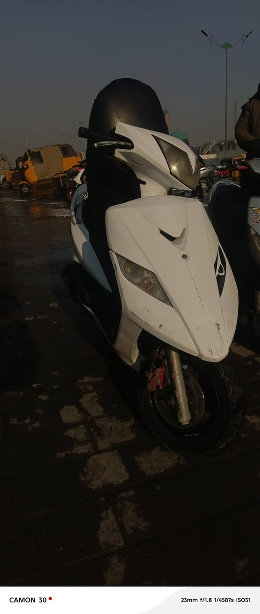 السلام عليكم. ثعلب جيتي ار نوزل 
دراجة بلادية نكرة سلف وهندر 
السعر 350 العنوان بغداد شارع كفائات السيدية 
التصال ***********
