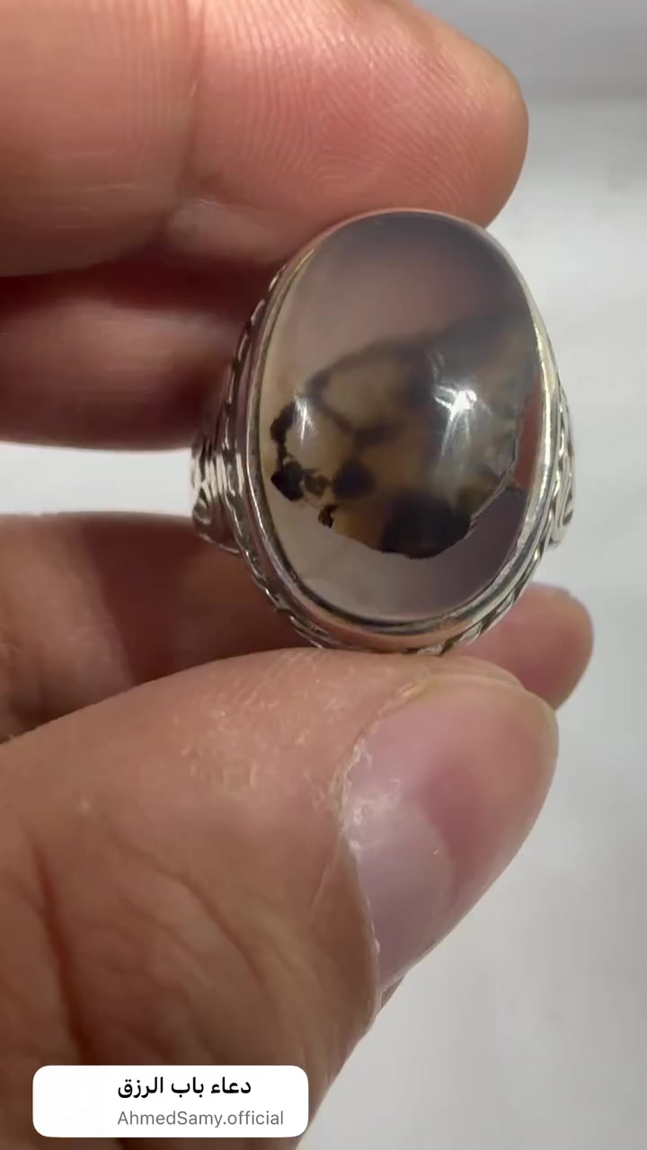عقيق يماني مصور رباني طبيعي ١٠٠٪؜
للباحثين عن القطع المميزة خاتم عقيق يماني أصلي يمتاز بنقوش وتصاوير ربانية طبيعية. قطعة فريدة تجمع بين أصالة المنشأ وجمال المظهر.

💰 السعر: [٧٥ الف] 
📞 للتواصل: واتساب ***********او ماسنجر

