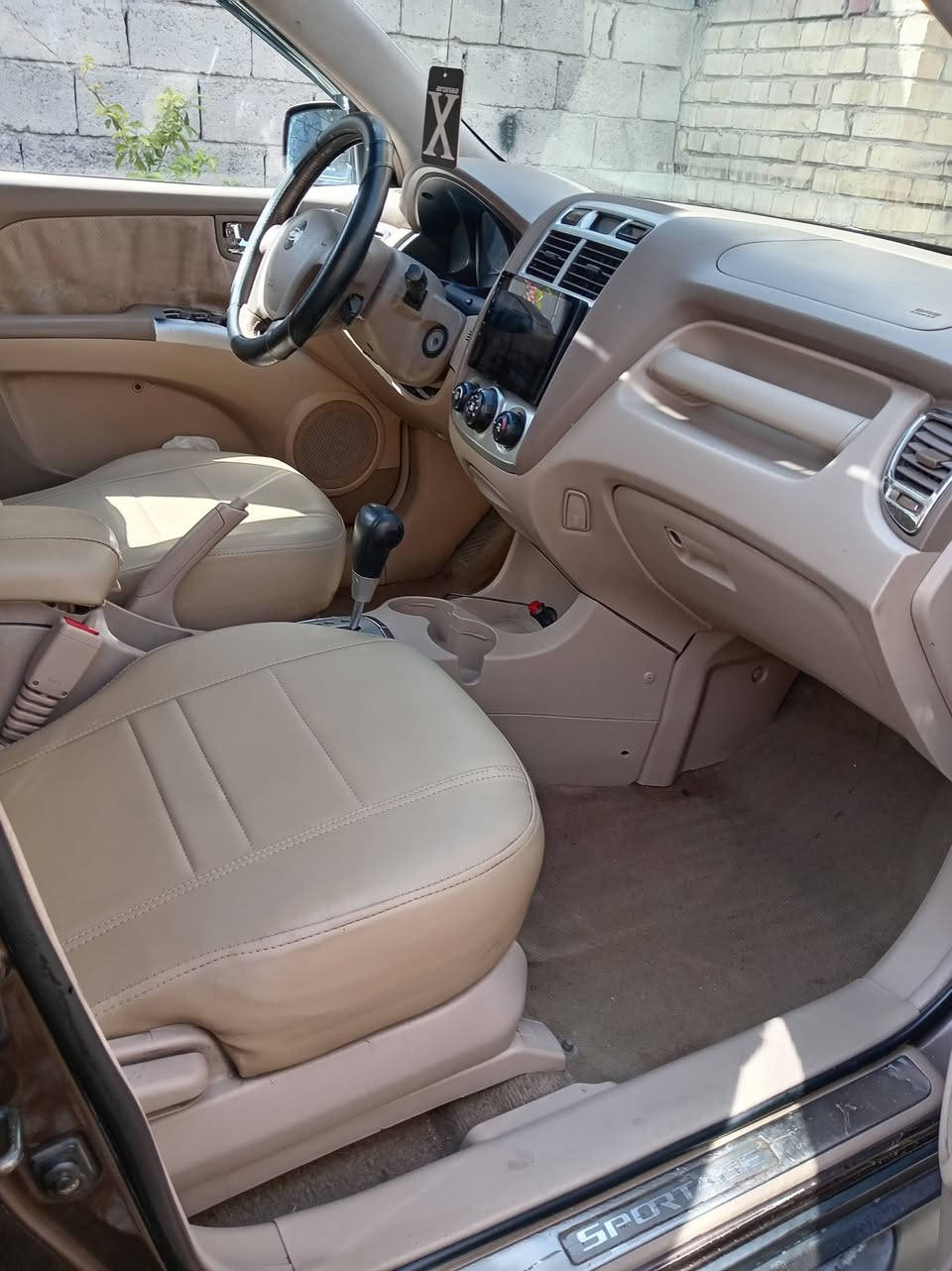 اسبورتج موديل ٦ بغداد نكليزي بسمي محرك ٢٧٠٠ شاده جديد حاويه هوه ولكير بيه قطعتين صبغ تبريد حداديه دوشمه تغم تاير جيد سياره خير من الله
العنوان بغداد المشتل السعر ٩٠ وبيه مجال موبايل ***********
