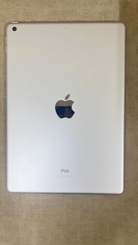 ايباد 9 ذاكره64 بطاريه 85  جهاز نظيف شخط ما بي ماكاني ابو غريب07783439...