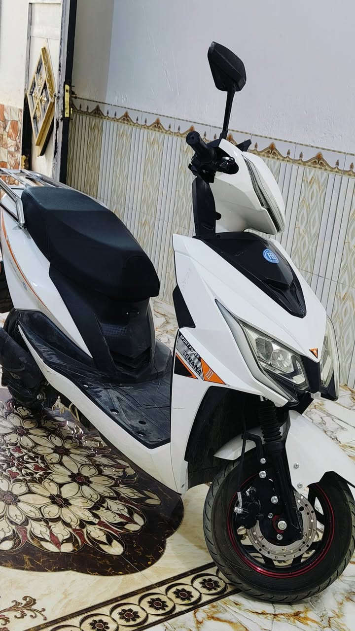 يالله سلام عليكم دراجه شحن ٦ بطاريات مديل 2025
مواصفات :
✅اربع سرع
✅لايت عالي ناصي 
✅لون مميز الابيض
✅عداد الكتروني
✅كاشف اعطال
✅ ملف 2000 واط حقيقي
✅ تمشيك على شحنه الوحده70 كيلو
✅ سرعه ٦٠ حقيقي
✅ نظام قاطع دوره
✅دبل سويج وبصمه
✅  كارت تشغيل 
✅استعمال اقل شهرين
✅ مع جنطه خلفية

🔴الــســعر:  800 وبيه مجال 
رقـم الهــاتف:***********
العنـوان: قضاء الغراف
