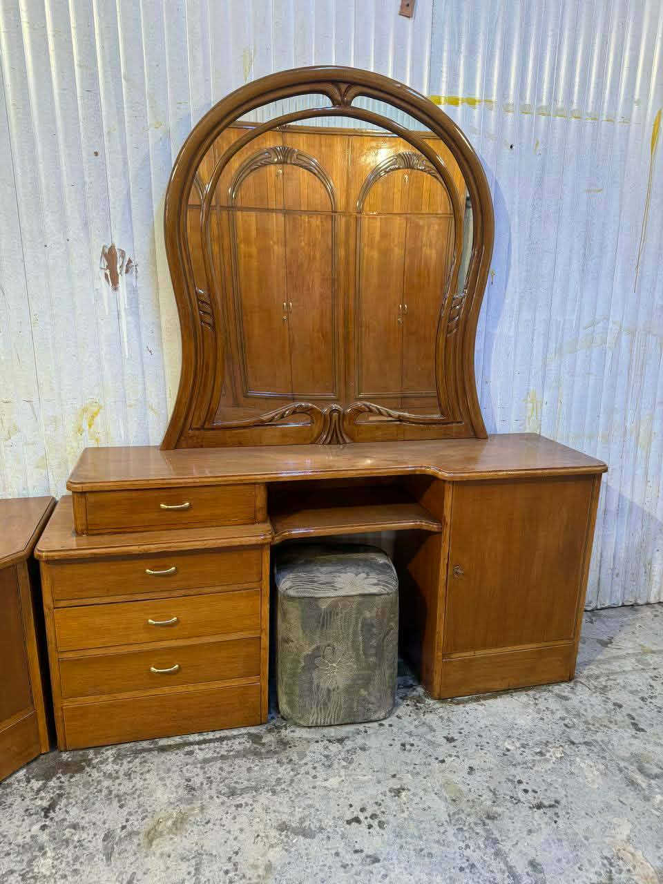 غرفه اخشاب  صاج خارج والداخل كلش ثكيله وخشب قوي واخت الجديدة ونظيفه كولش اي كسر او ضرر ما بيها نسبة نظافتها 90 /100 وأكثر 
 الغرفه ولا غلطه بيها و بالعافيه على لي ياخذها 
 الظهر جرجوبه براغي  القاعدة بلوك سقف بلوك    
السعر 750 وبيها مجال الشراي 
 العنوان بغداد الجديدة لامين الثانية 
اكو توصيل هم موجود


**إذا كنت صاحب هذا الإعلان وتريد حذفه لأي سبب، رجاءا أرسل رسالة إلى الدعم الفني**