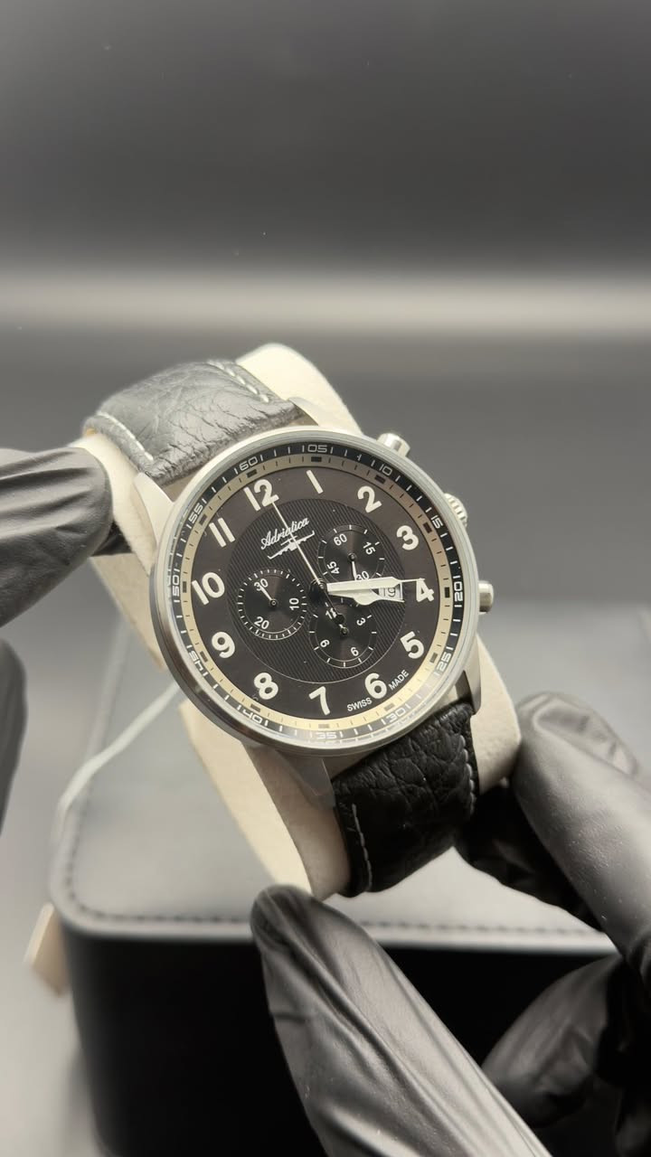 ساعة Adriatica Chronograph – Swiss Made
ساعة سويسرية أصلية من ماركة Adriatica
تصميم كلاسيكي أنيق مناسب للاستخدام اليومي والرسمي

المواصفات:
 • صناعة سويسرية Swiss Made
 • حركة كرونوغراف دقيقة
 • عرض التاريخ
 • قرص أسود بأرقام واضحة
 • سوار جلد طبيعي
 • هيكل ستانلس ستيل
 • مناسبة للرجال

السعر: 415,000 دينار عراقي

للاستفسار والمراسلة خاص
او واتساب ***********
