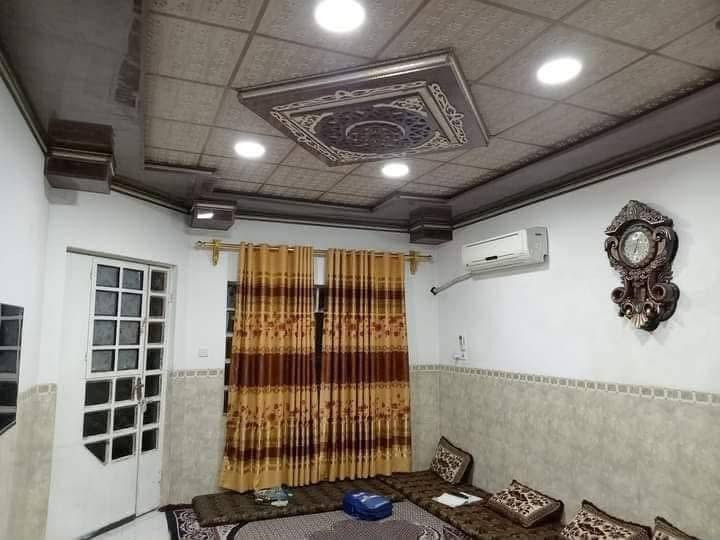 السلام عليكم
بيت للبيع في حي عدن قرب مخازن الكهرباء 
المساحه 200متر 
ملك صرف 
للاستفسار على الرقم
***********
