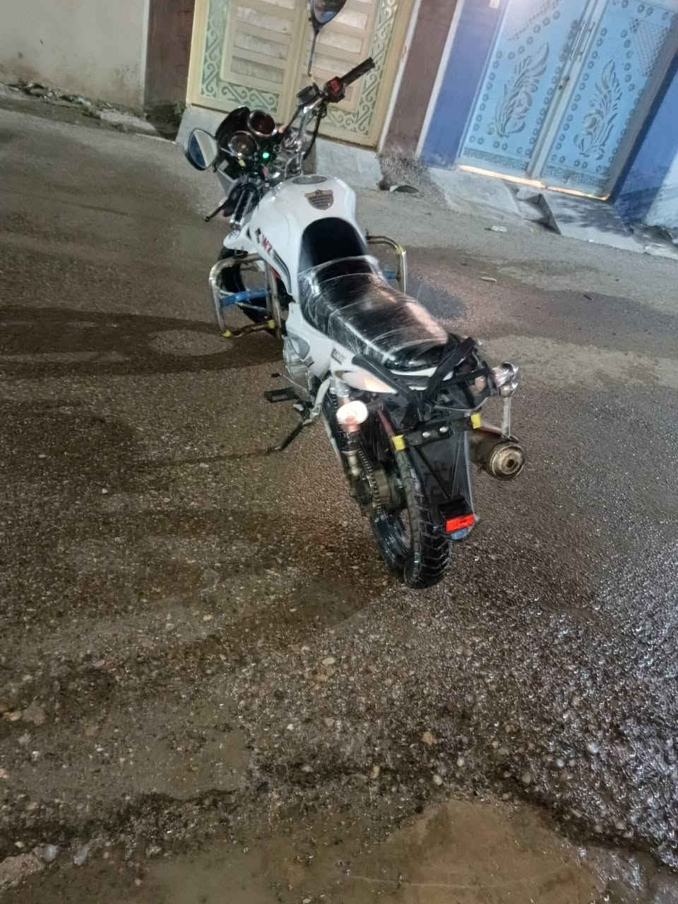 السلام عليكم للبيع امزت موديل 20 اوراق موجوده 
كهربائياتها شغاله مكنيه 200 
السعر 850 وبيها مجال اتصل وتدلل 
بعقوبة تقاطع القدس 
***********
