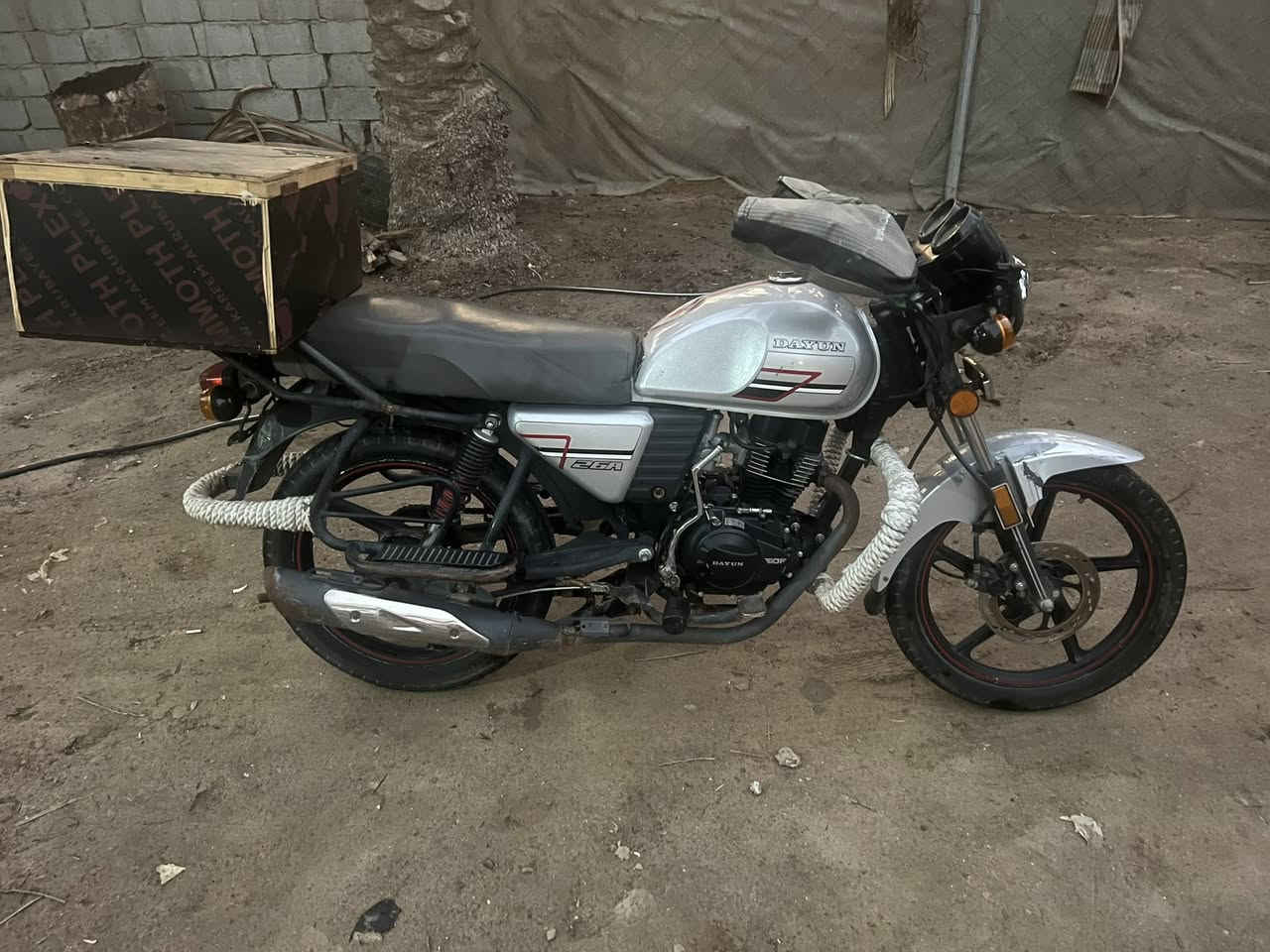 دايون للبيع موديل 21 كلك  محرك مامفتوح بيه خيط بخار كوه يبين
سعره 900 وبيه مجال مكان دراجه حله محاويل جسر علي ابن الحسين 
***********
