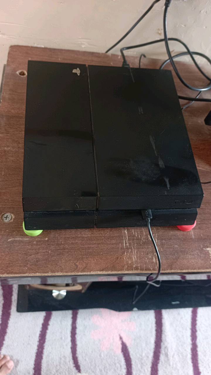 بلي 4 مهكر نظام 12.52 بي مشكله بسيطه بس من تبعد جوستك 3مترات تفصل من بلي مفتوح قبل للتنضيف 
ما عندي توصيل مكاني بغداد اليوسفية معمل زينب 