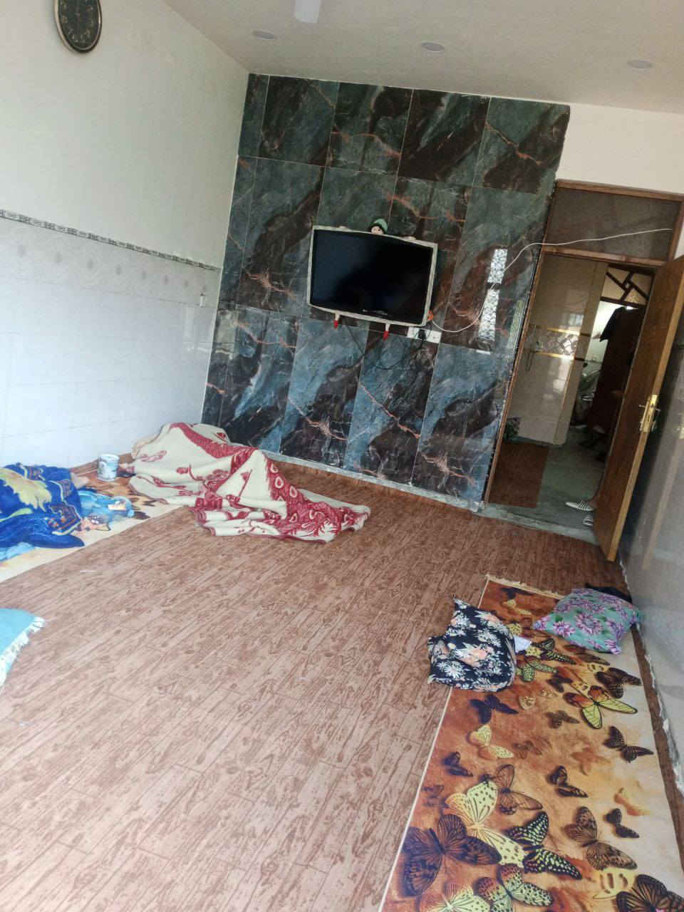 السلام عليكم 150متر في البدعه نزال 20والجبها 7ونص. طابق واحد الطابق الثاني الحولي صاعد للسكف   البيت مطلوب اسكان ***********
