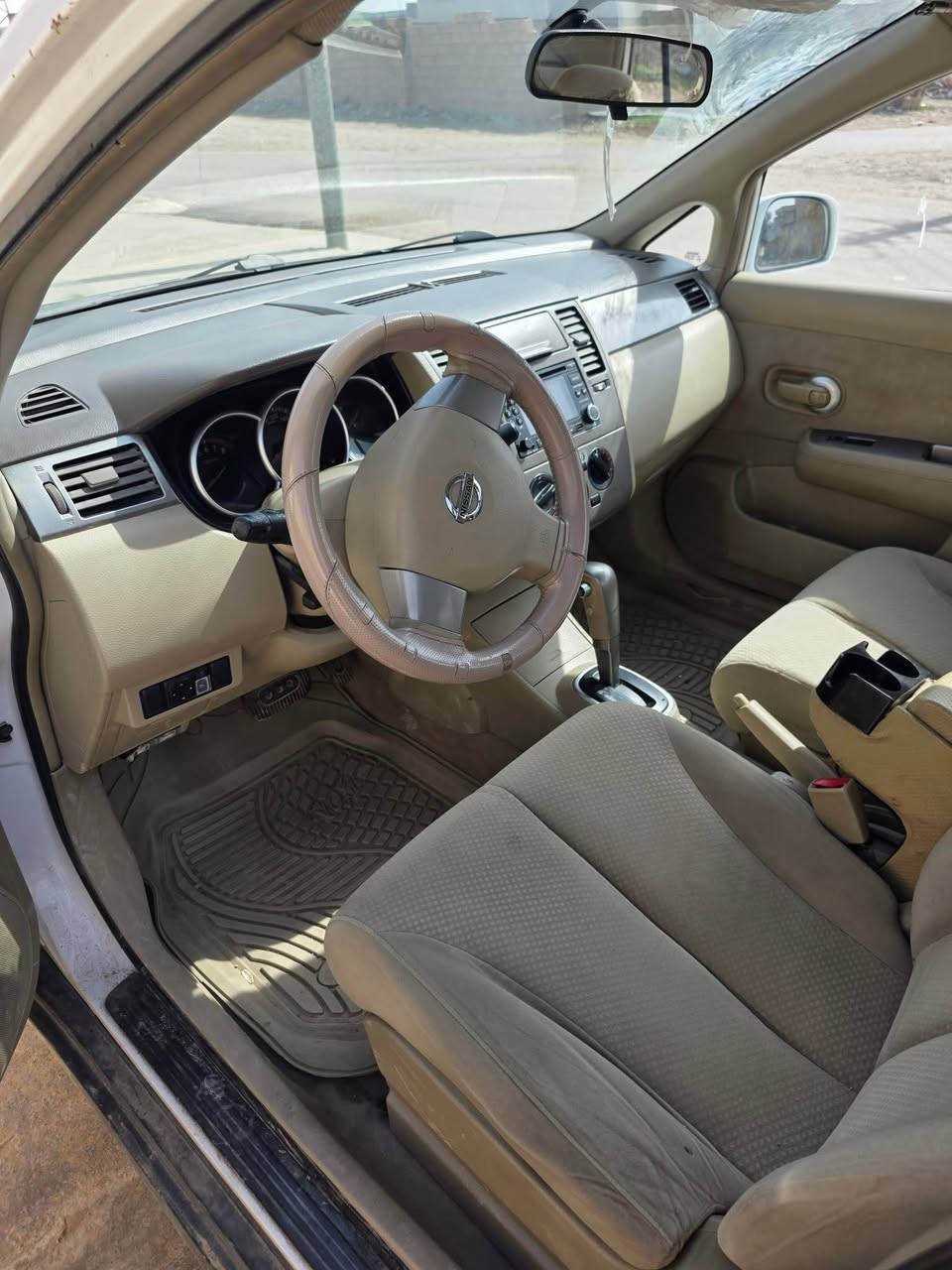 نيسان تيدا ٢٠١٢ بى بوياغ يةك دوو جيي ساردة كوتة ١٨١ هةزار رويشتيه سنوى نوي كيرو مةكينة بةشةرتة 

١٠٧ كةميك مةجال
شوين دةوروبةرى هةولير 
*********** أربيل, العراق
