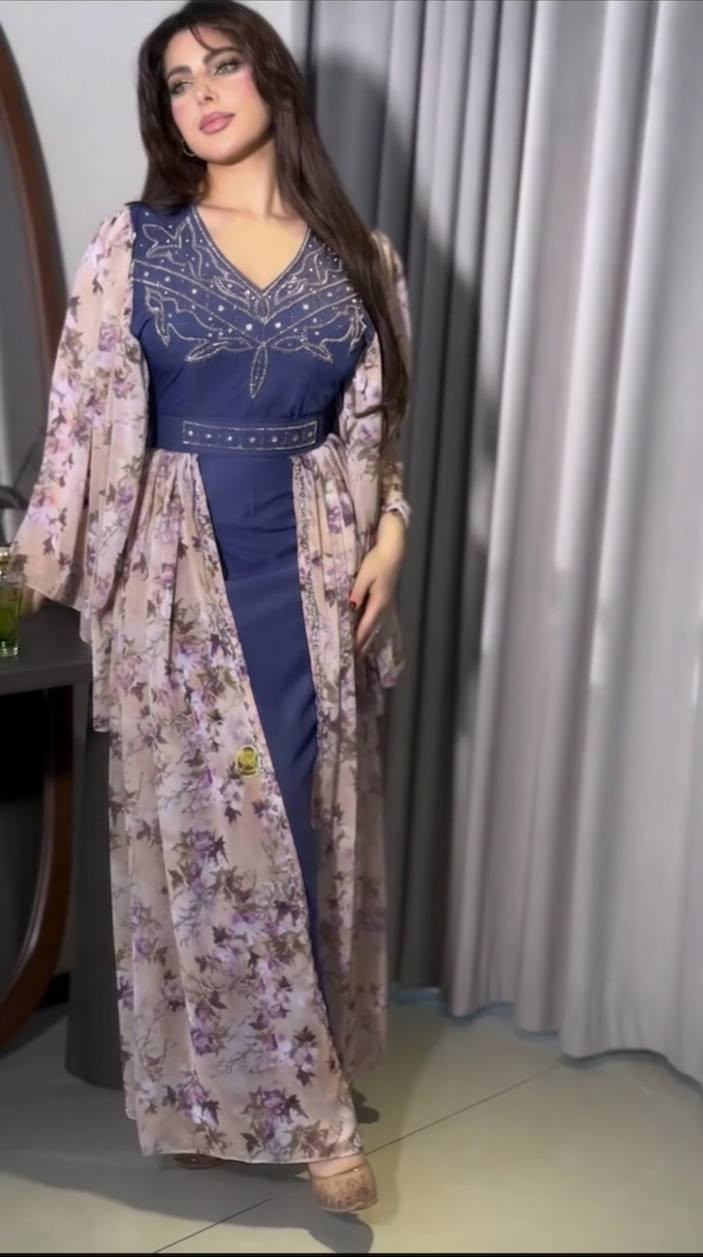 كولكشن العيد✨🔥
فستان تحفه بتفاصيلة💕

فستان دابل مع شيفون 
شكل مختلف وفخم 🫰🏻

كولتي عالي كرستال حقيقي
قياس 38 40 42 44 46 48 
متوفر 3 الوان 💕


**إذا كنت صاحب هذا الإعلان وتريد حذفه لأي سبب، رجاءا أرسل رسالة إلى الدعم الفني**